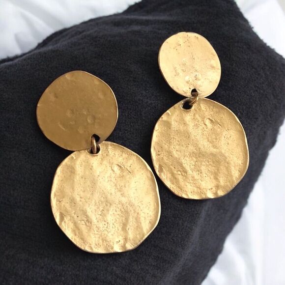 Signed KJL 90s Oversized “Coin” Runway Clip-on Earrings - Picture 1 of 4